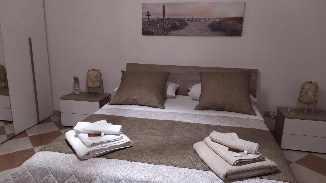 דירות Carasco La Casa Dell'Arco מראה חיצוני תמונה