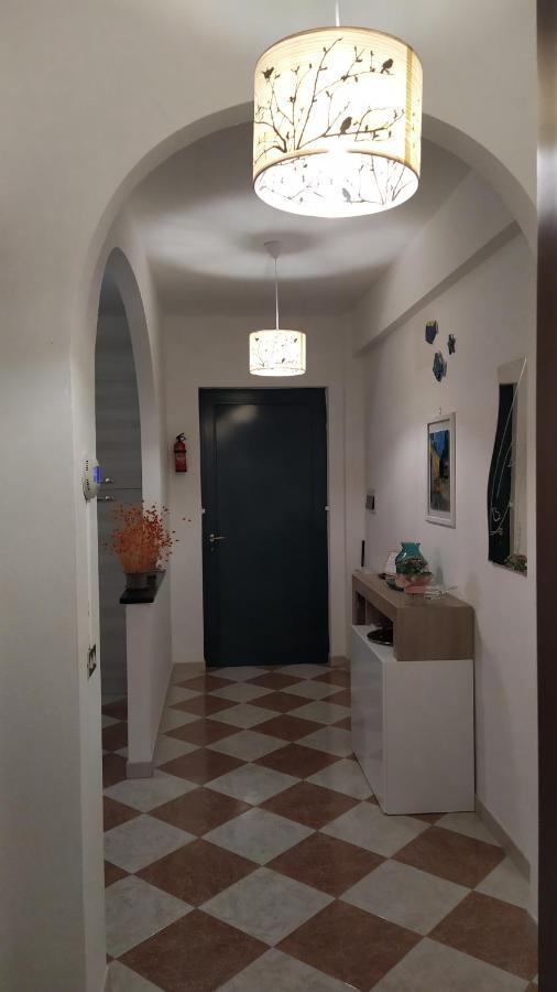 דירות Carasco La Casa Dell'Arco מראה חיצוני תמונה