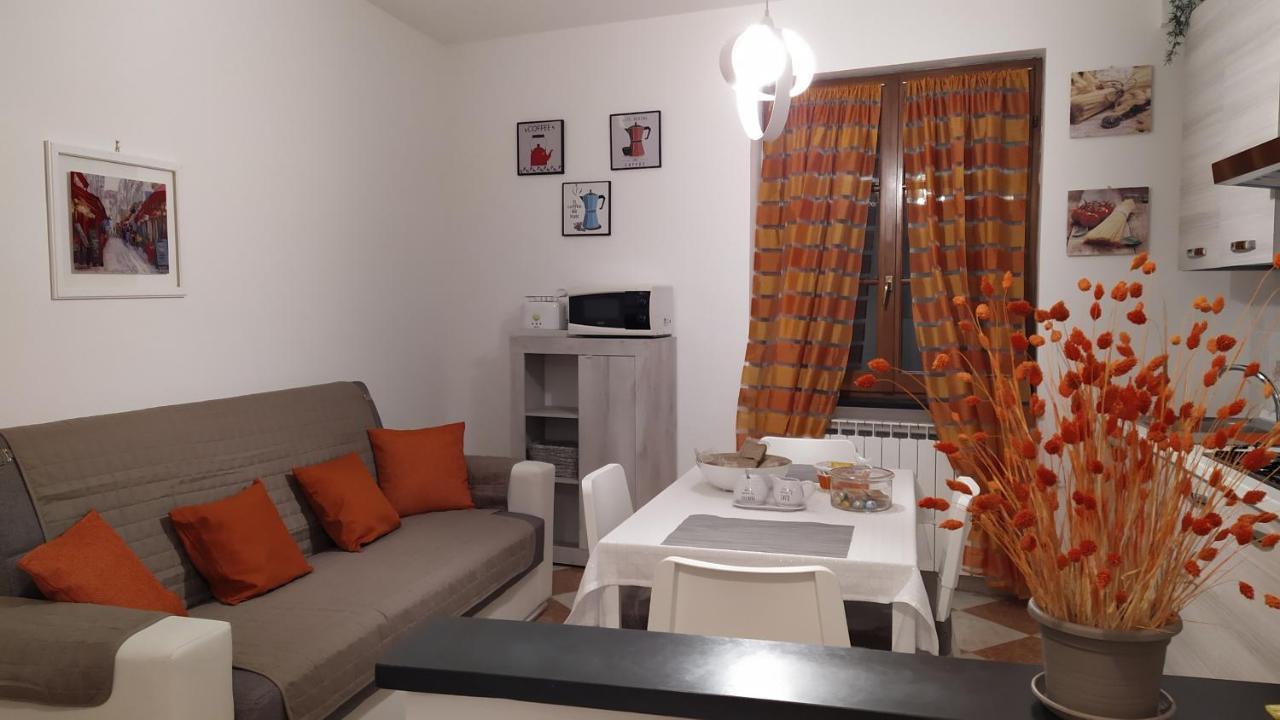דירות Carasco La Casa Dell'Arco מראה חיצוני תמונה