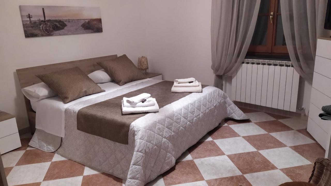 דירות Carasco La Casa Dell'Arco מראה חיצוני תמונה