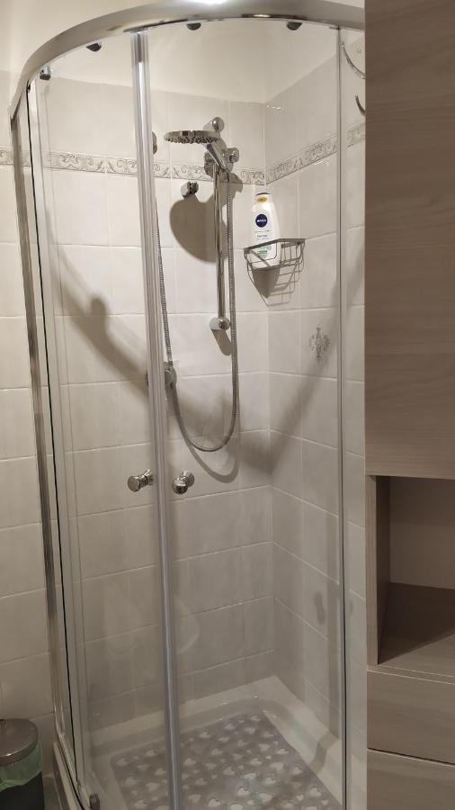 דירות Carasco La Casa Dell'Arco מראה חיצוני תמונה