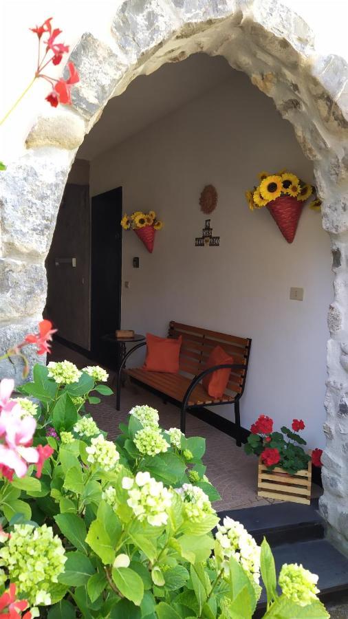 דירות Carasco La Casa Dell'Arco מראה חיצוני תמונה