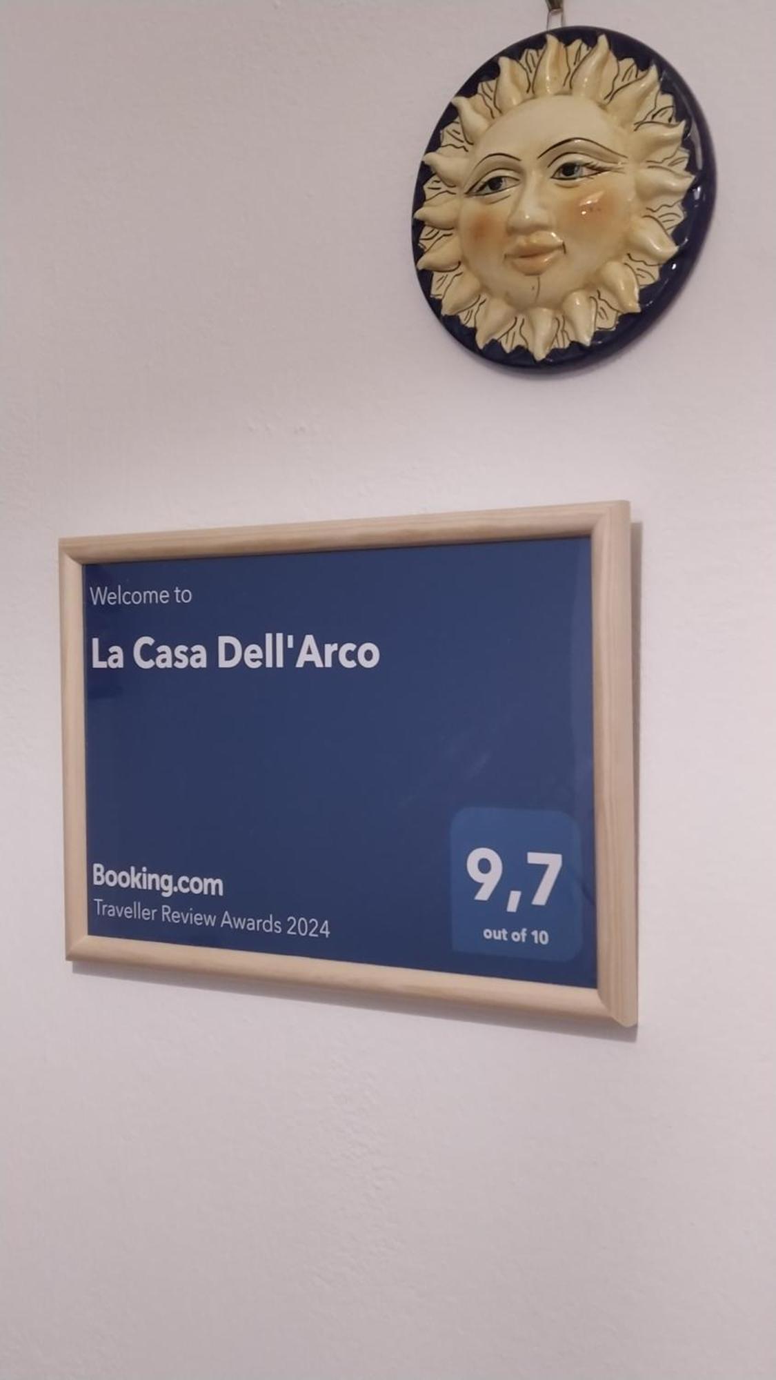 דירות Carasco La Casa Dell'Arco מראה חיצוני תמונה